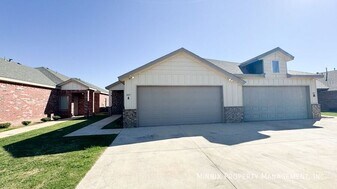 2017 102nd St in Lubbock, TX - Building Photo