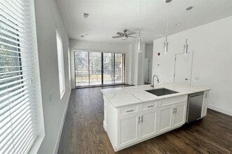 1931 N Prairie Ave in Dallas, TX - Building Photo - Building Photo