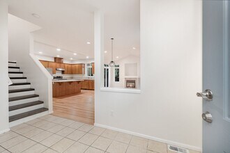 324 196th Pl SW in Lynnwood, WA - Foto de edificio - Building Photo