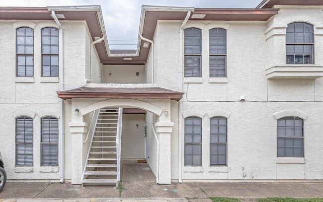 property at 104 Belaire Dr