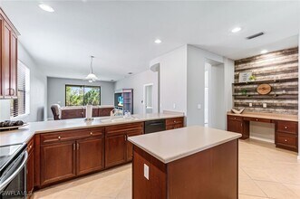 12154 Country Day Cir in Ft. Myers, FL - Foto de edificio - Building Photo