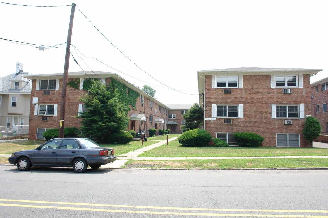 112 W Jersey St in Elizabeth, NJ - Building Photo