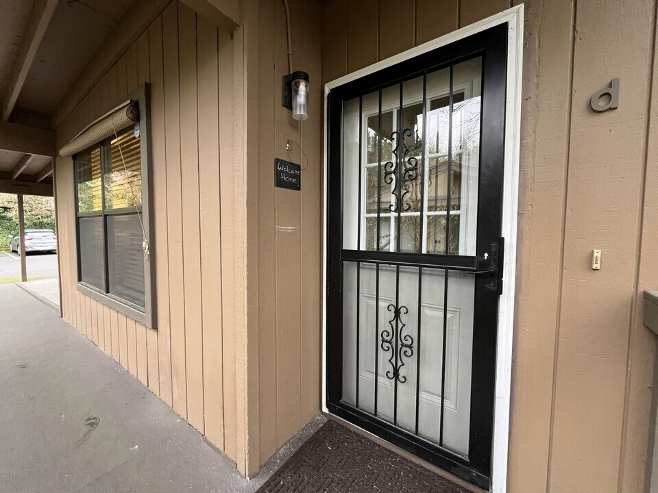 7538 SW Barnes Rd in Portland, OR - Building Photo