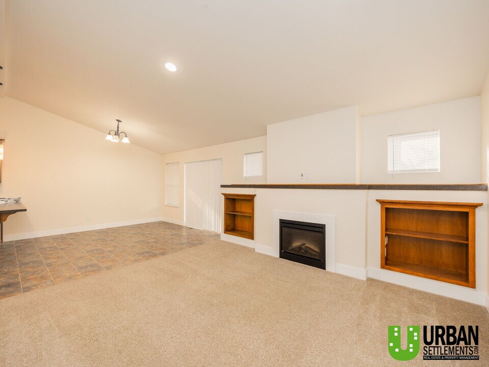 9820 E Knox Ave in Spokane Valley, WA - Building Photo