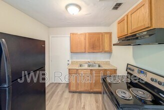 5542 Minosa Cir E in Jacksonville, FL - Building Photo - Building Photo