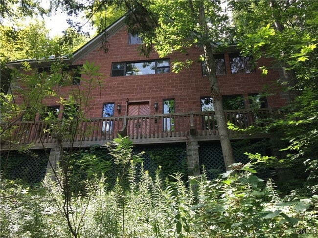 1806 Upper Burma Rd in Skaneateles, NY - Building Photo - Building Photo