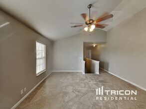 1307 Creekside Dr in Nolensville, TN - Foto de edificio - Building Photo