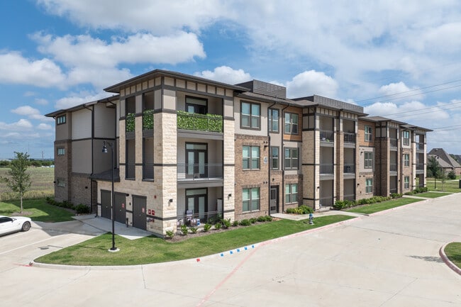 Union House in Aubrey, TX - Foto de edificio - Building Photo