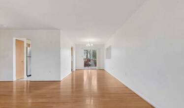 2014 Ritchie Rd in District Heights, MD - Foto de edificio - Building Photo