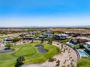 18 Sun Glow Ln in Las Vegas, NV - Foto de edificio - Building Photo