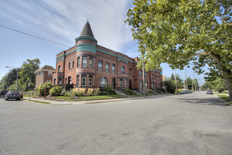 The Brown Stone in Omaha, NE - Building Photo - Building Photo