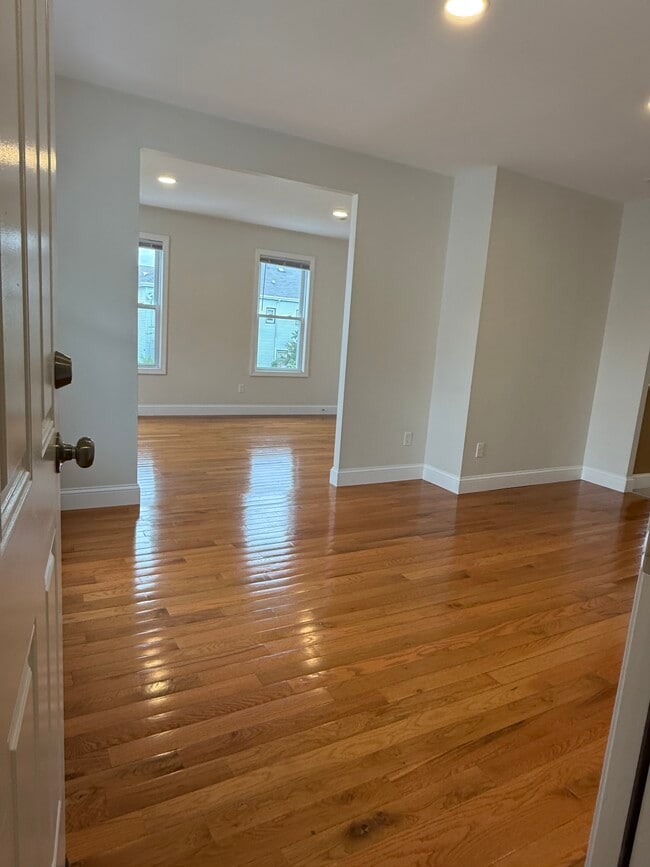 152 George St, Unit 2S