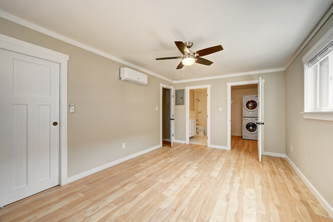 Courtyard at Sloans Lake in Lakewood, CO - Foto de edificio - Building Photo