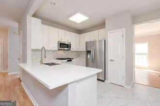 3418 Rose Arbor Ct in Atlanta, GA - Foto de edificio - Building Photo