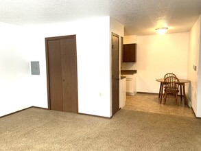 700 Washington St, Unit 1 in Bruce, SD - Building Photo - Building Photo