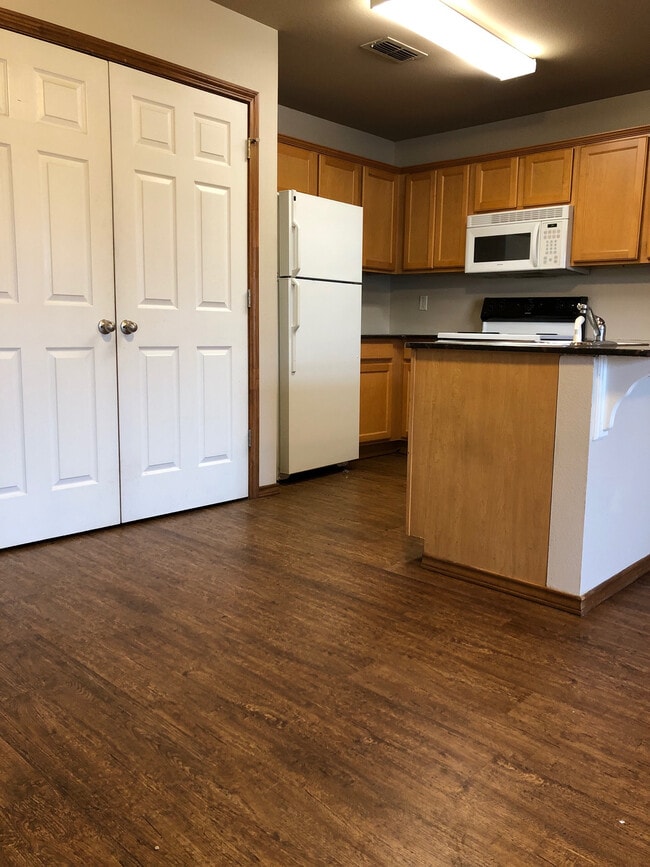 102 S East St in New Boston, TX - Building Photo - Building Photo