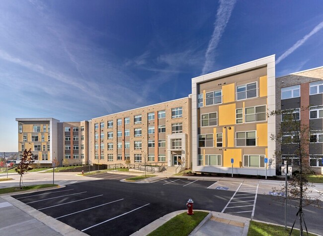 The Residences at North Hill in Alexandria, VA - Foto de edificio - Building Photo