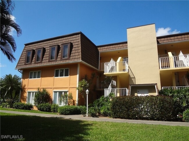 1860 Bald Eagle Dr, Unit 403B in Naples, FL - Building Photo - Building Photo