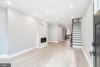 2215 Cross St in Philadelphia, PA - Building Photo - Building Photo