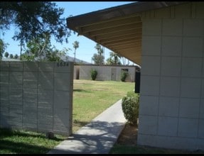 6634 E Avalon Dr in Scottsdale, AZ - Foto de edificio - Building Photo