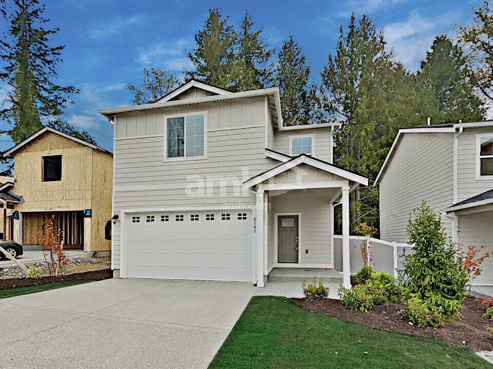 2107 104th Dr SE in Lake Stevens, WA - Building Photo