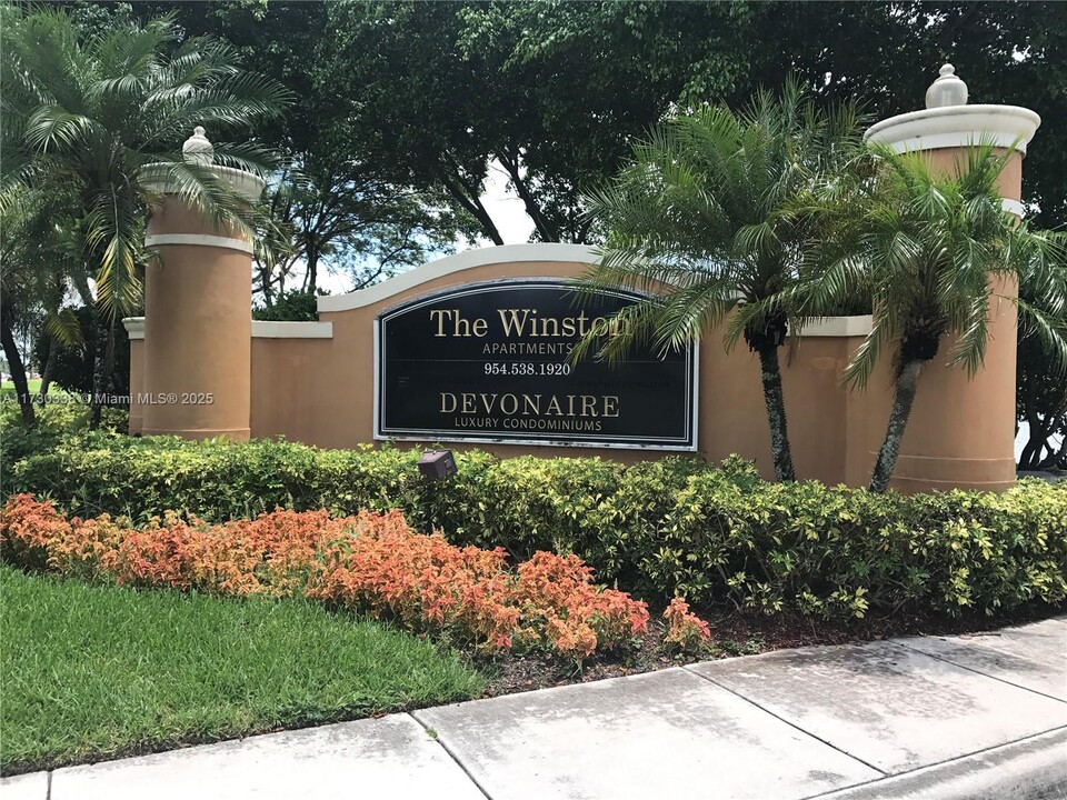 620 SW 111th Ave, Unit 302 in Pembroke Pines, FL - Foto de edificio