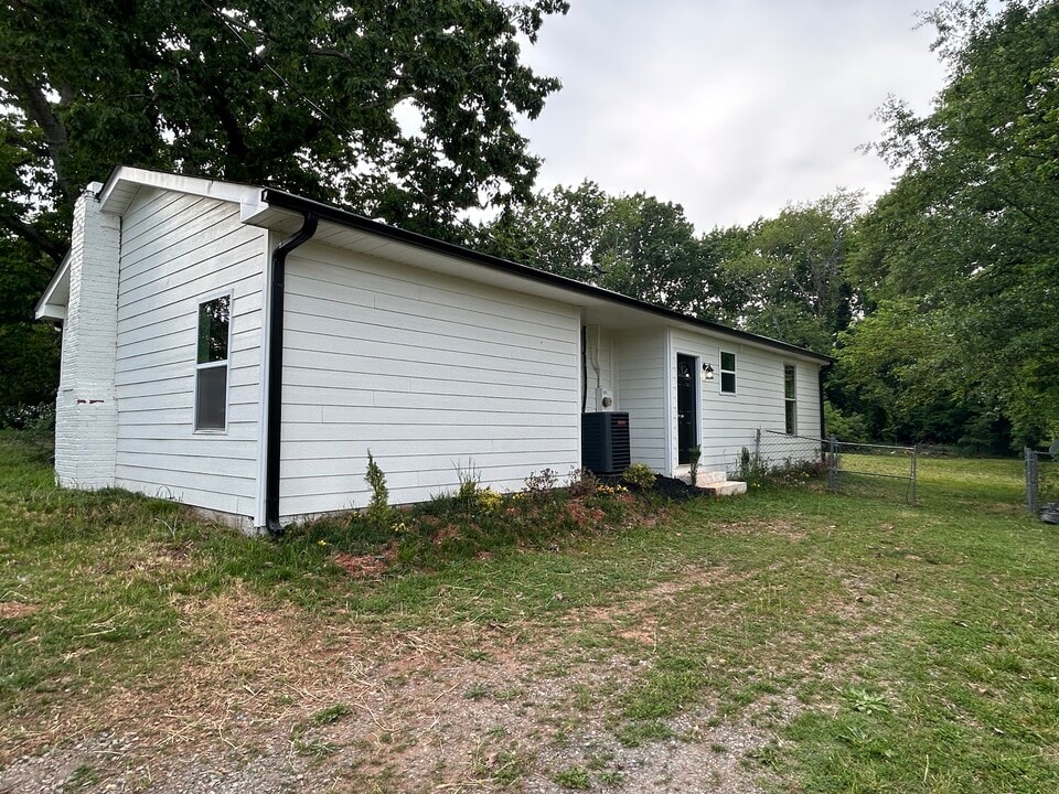 105 Center St in Kings Mountain, NC - Building Photo