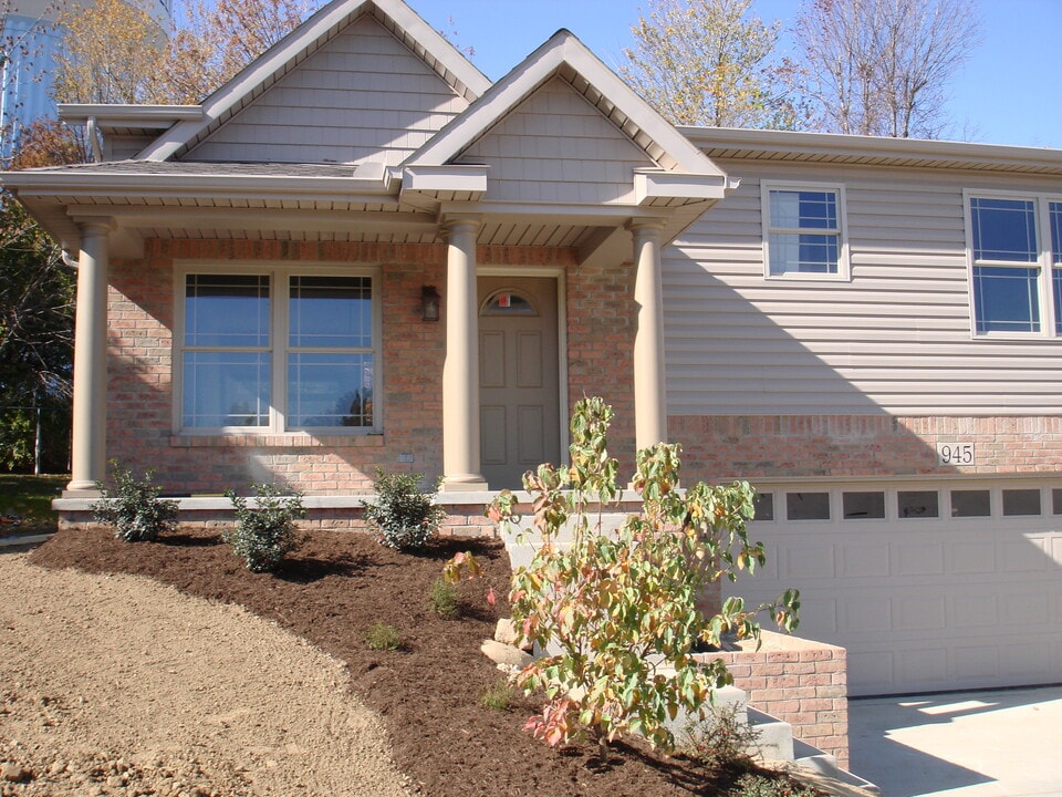 975 Sautter Dr, Unit 975 Sautter Dr in Mansfield, OH - Building Photo