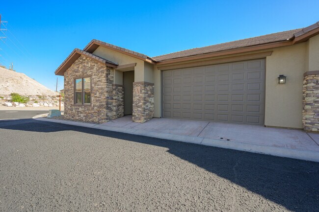 1334 Scout Trl in Bullhead City, AZ - Building Photo - Building Photo
