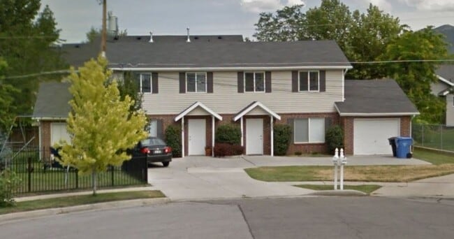 property at 2037 E Lee Way Cir