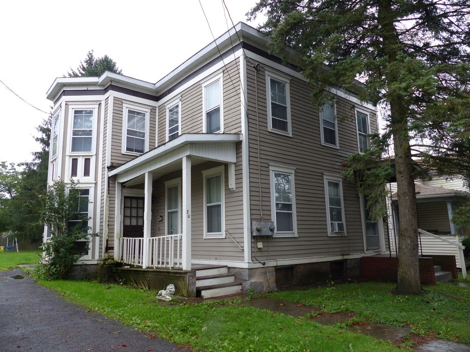 30-32 Steel St in Auburn, NY - Building Photo