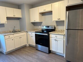36 Oak St in Plymouth, MA - Building Photo - Building Photo