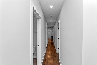 2989 N Lawndale Ave, Unit 2 in Chicago, IL - Foto de edificio - Building Photo