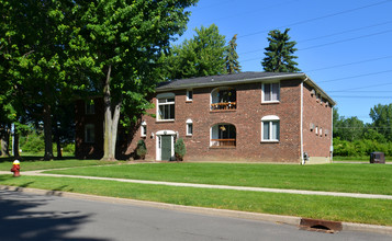 Paradise Lane Apartments in Tonawanda, NY - Building Photo - Building Photo