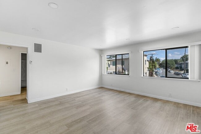 129 S Avenue 64 in Los Angeles, CA - Building Photo - Building Photo