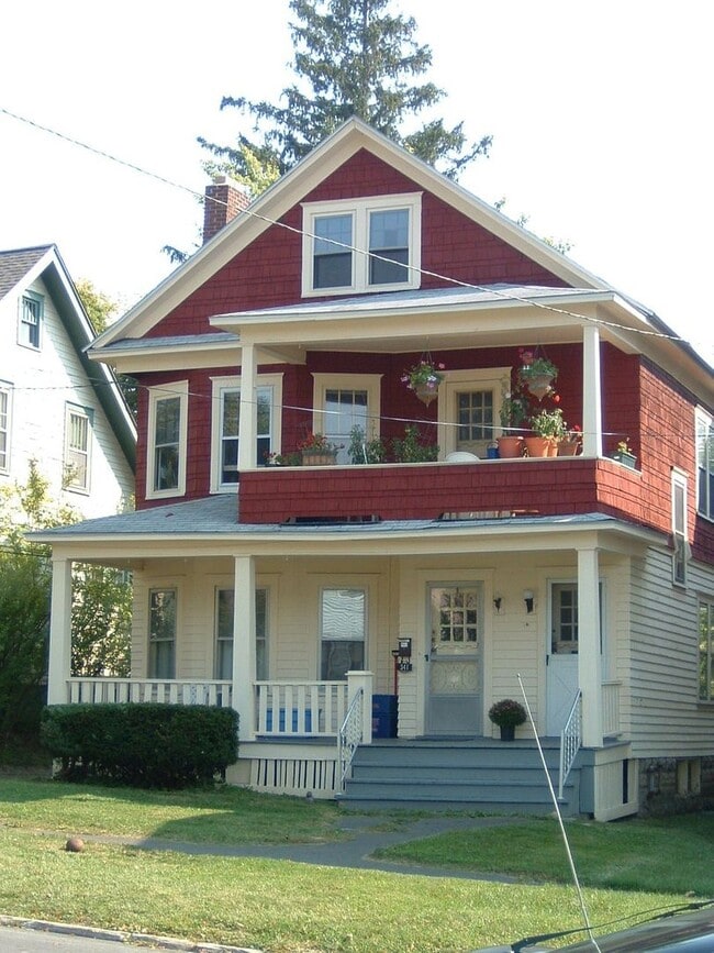 341-43 Roosevelt Ave