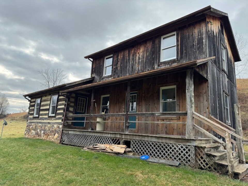 32 Potter Rock Ln in Lexington, VA - Building Photo