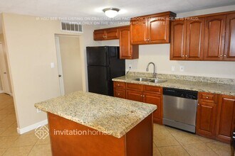 3643 E Surrey Ave in Phoenix, AZ - Foto de edificio - Building Photo