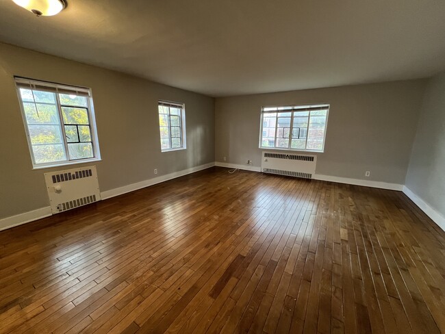 Canterbury Court Apartments