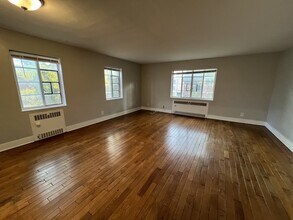 Canterbury Court Apartments in Buffalo, NY - Building Photo - Building Photo