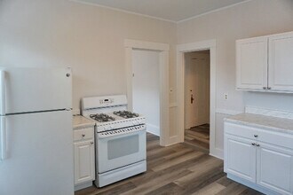 23 Maple St in Waltham, MA - Foto de edificio - Building Photo