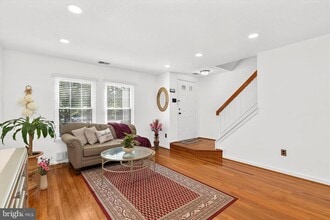 4870 Dorsey Hall Dr in Ellicott City, MD - Building Photo - Building Photo
