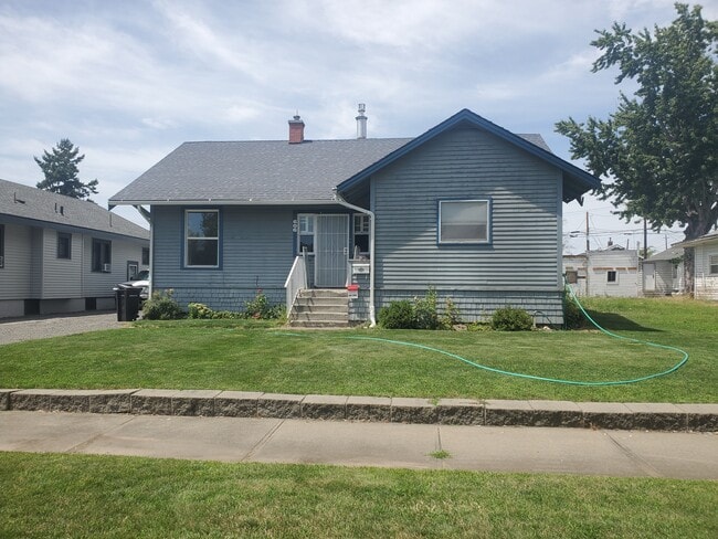 property at 606 S 9th Ave