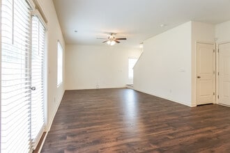 5588 Timber Leaf Lp, Unit 2 in Bessemer, AL - Foto de edificio - Building Photo