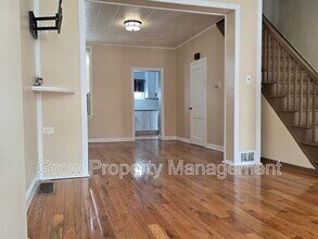 323 Cross St in Philadelphia, PA - Building Photo - Building Photo
