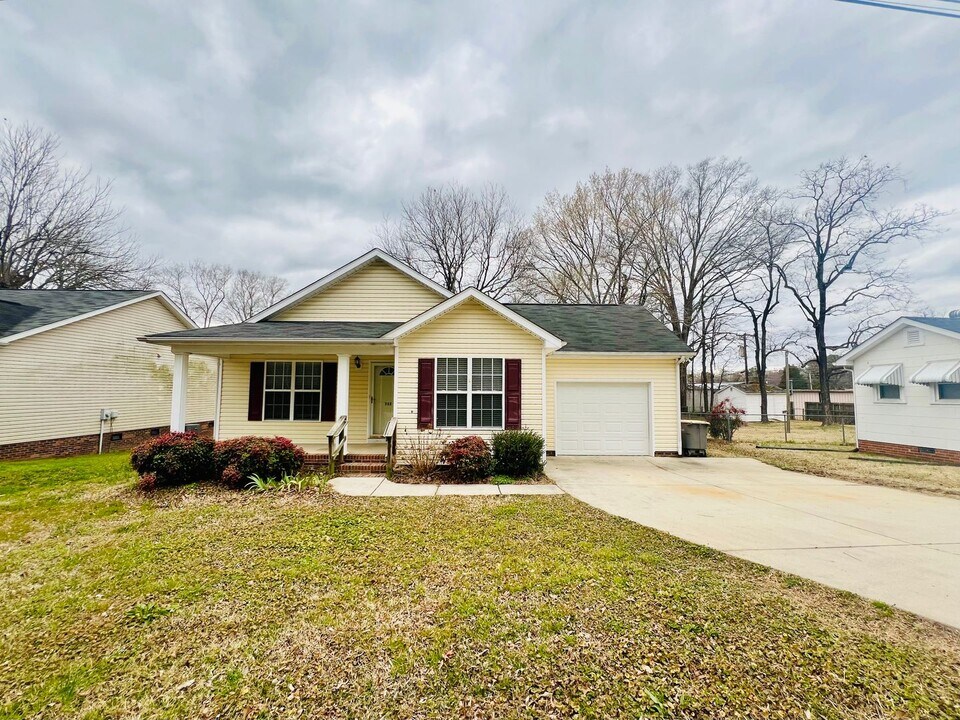 112 Crescent St in Kannapolis, NC - Building Photo