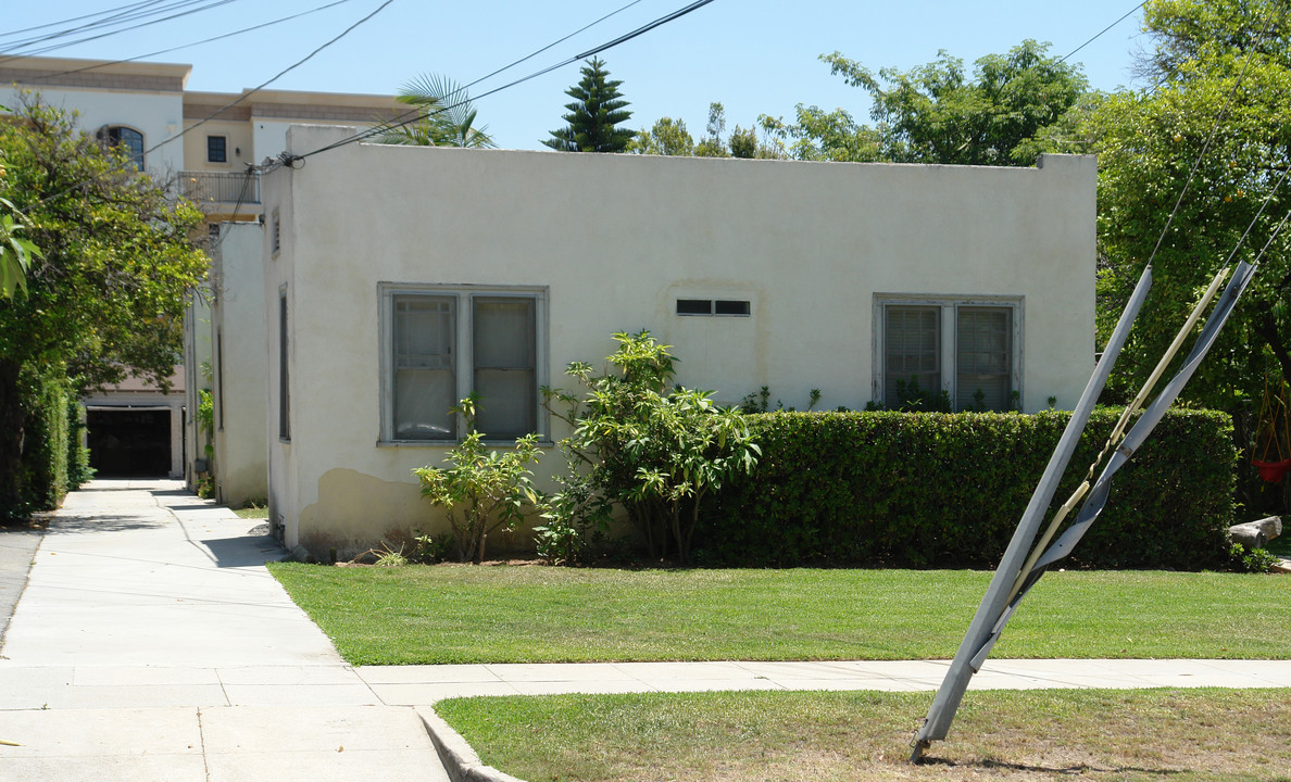 306 Holliston Ave in Pasadena, CA - Building Photo