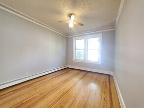 559 Avenue A, Unit 2F in Bayonne, NJ - Foto de edificio - Building Photo