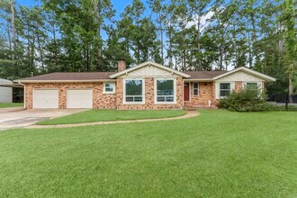 910 Imperial Ln in Huffman, TX - Building Photo - Building Photo