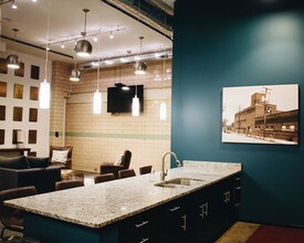 Courtyard Lofts in Richmond, VA - Foto de edificio - Building Photo